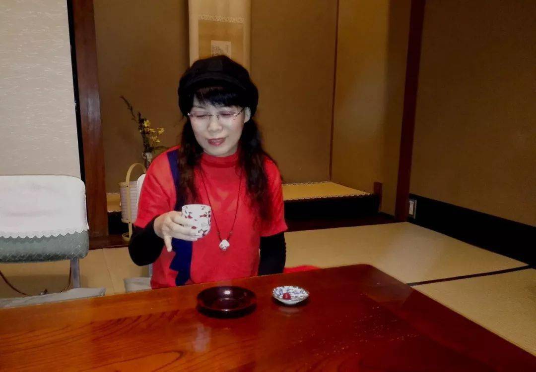 李娟:与其与人纠结,不如和花缠绵_老树_天真_一个人