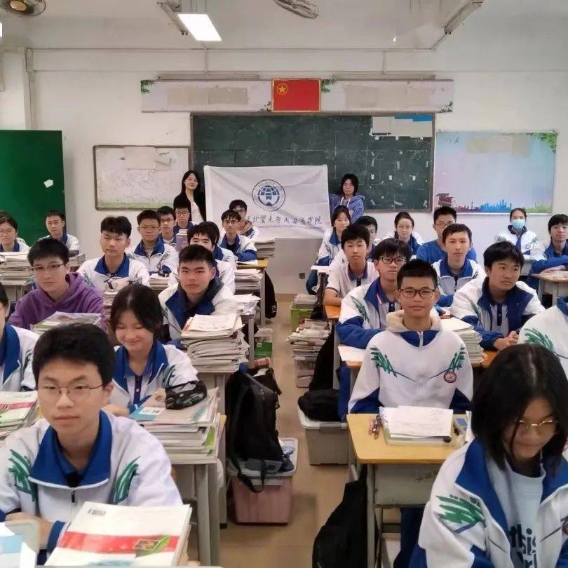 讲好南国故事感恩母校行回访清远市华侨中学