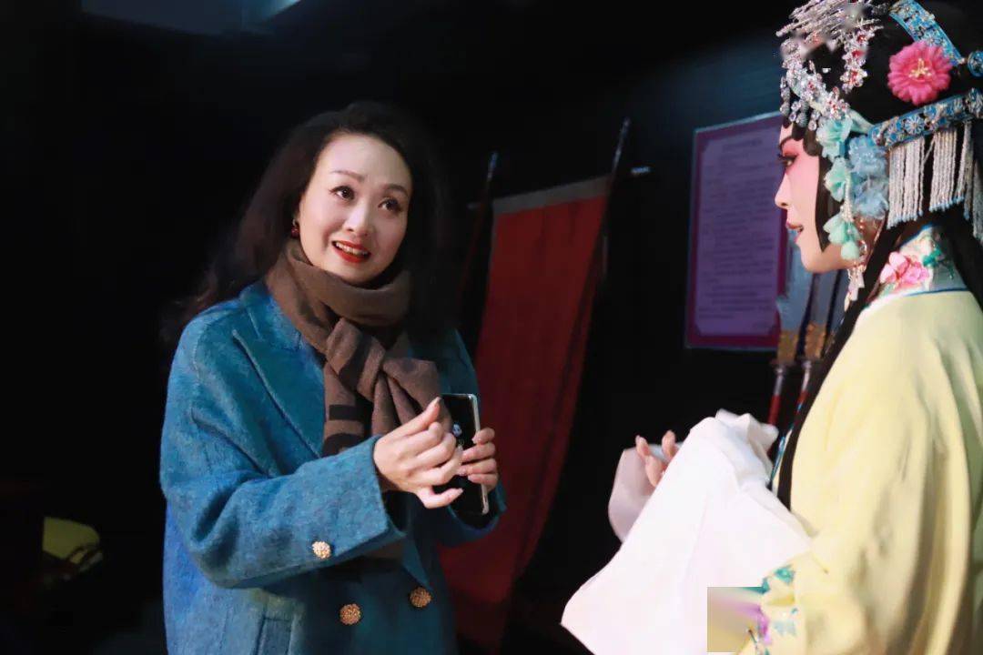 京剧名家,天津京剧院实验团团长,国家一级演员王艳亲临演出现场为爱徒