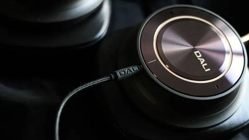 【外媒测评】绝对纯净的声音:dali达尼io-12无线降噪耳机_dali_音箱