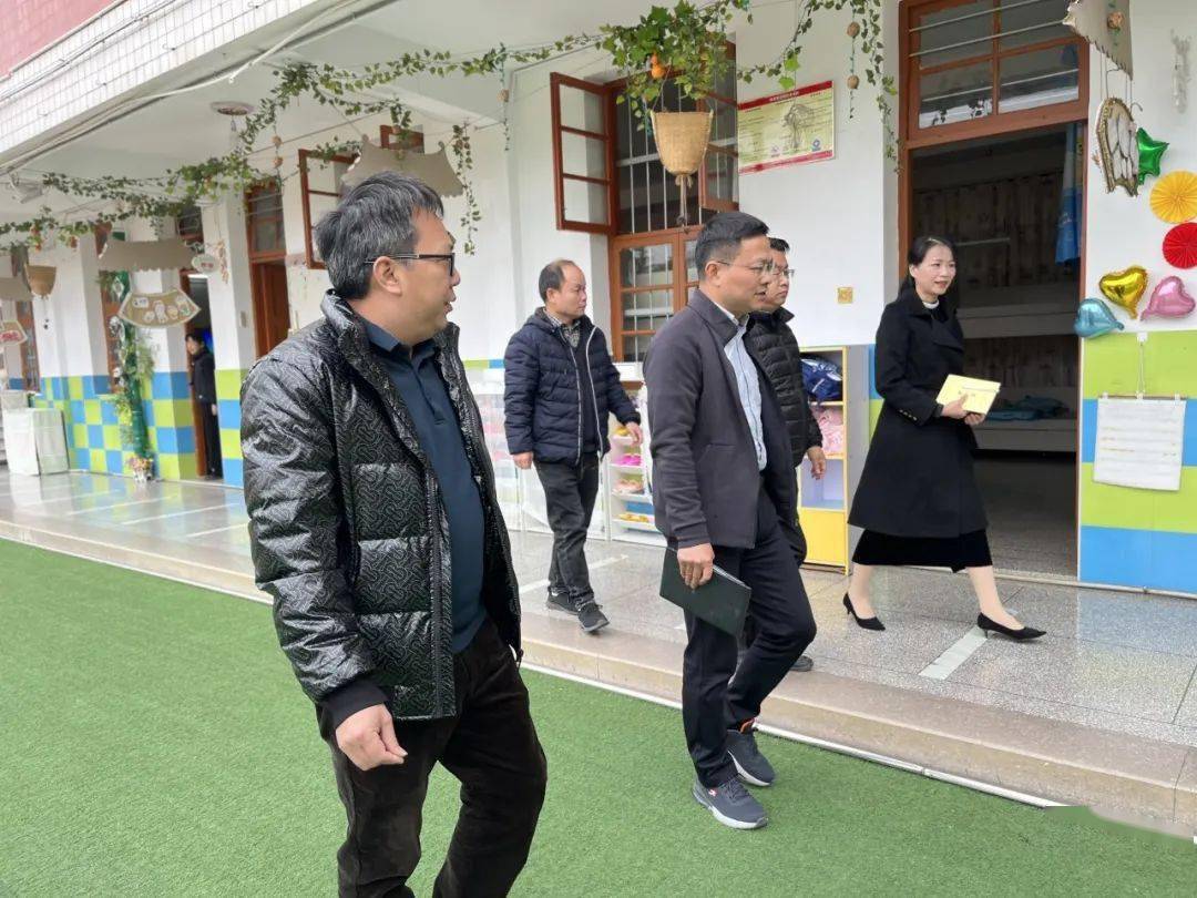 2月26日上午,镇党委书记杨永胜带队到飞云村指导推进2024年各项工作