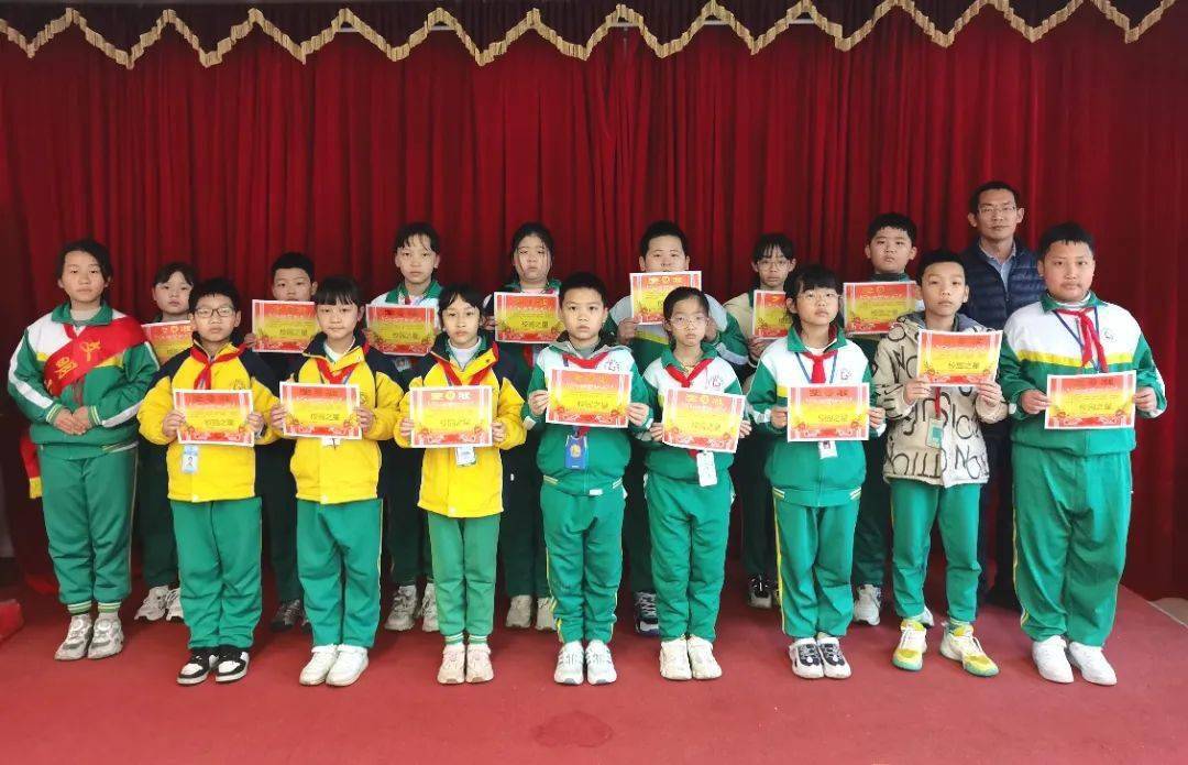 芷陌,罗睿二年级:张俊熹,郑然骏,陈嘉皓,钟新河,张梓诺三年级:陈可馨