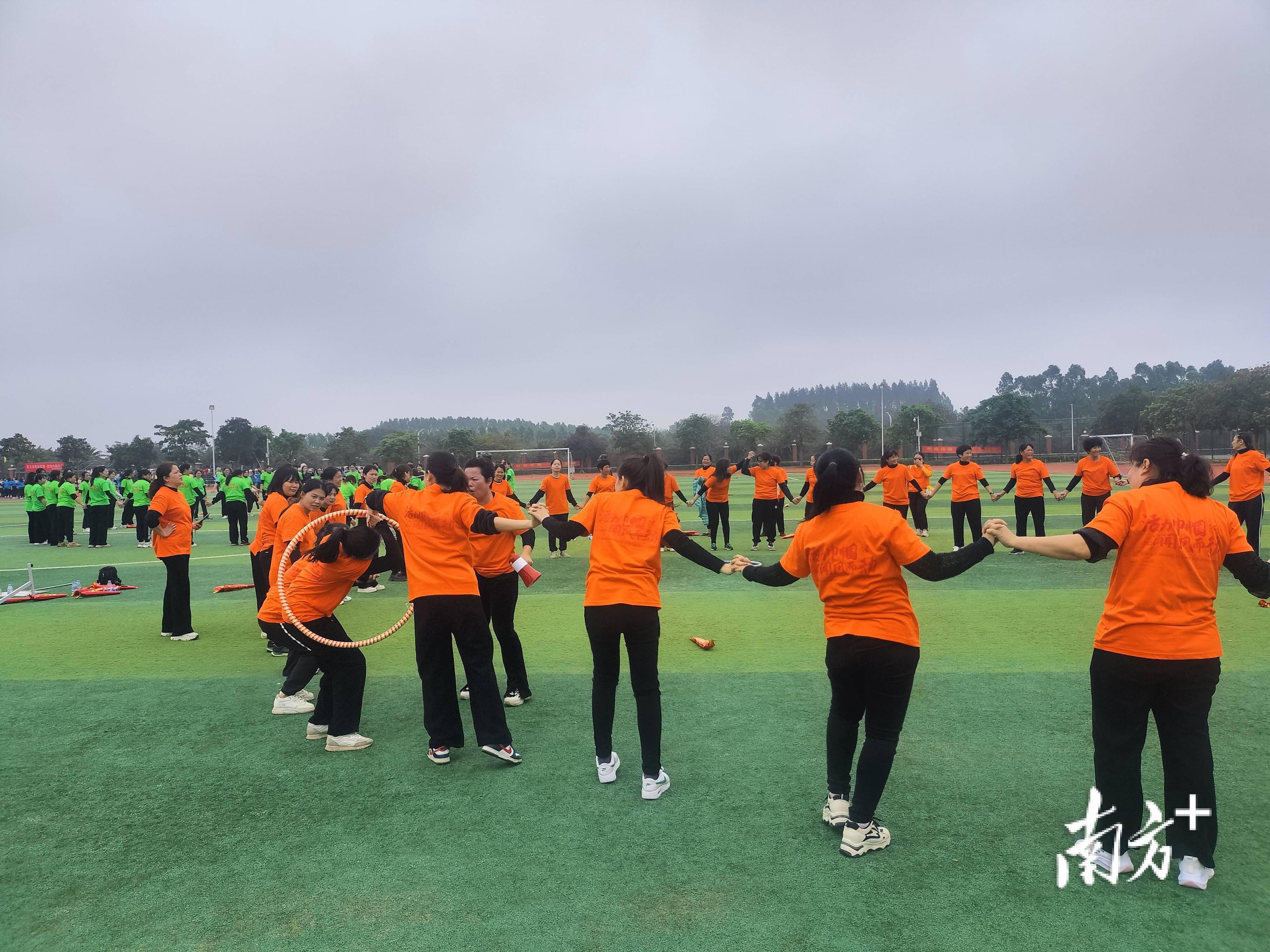 徐闻县举办三八国际妇女节趣味运动会