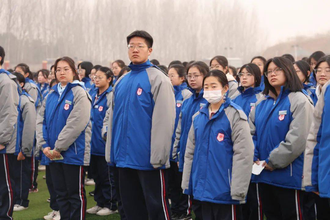 【全环境立德树人】春光为序,共赴新程——莱西二中举行3月份升旗仪式