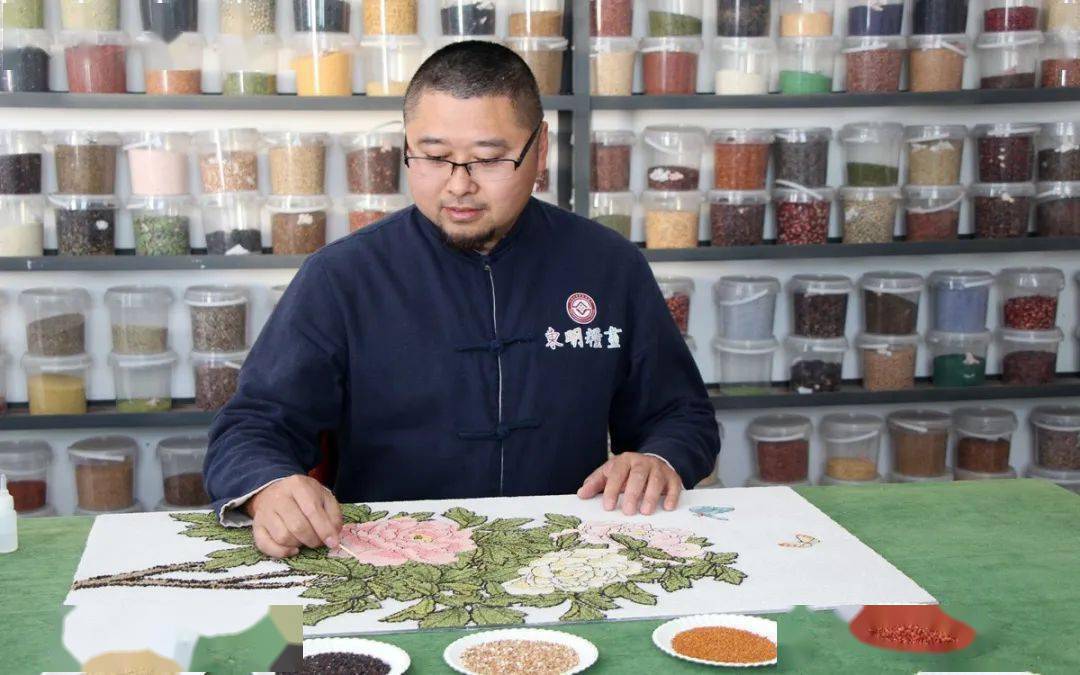 一朵花开满城好人韩国瑞以粮为墨绘振兴以画为媒传非遗