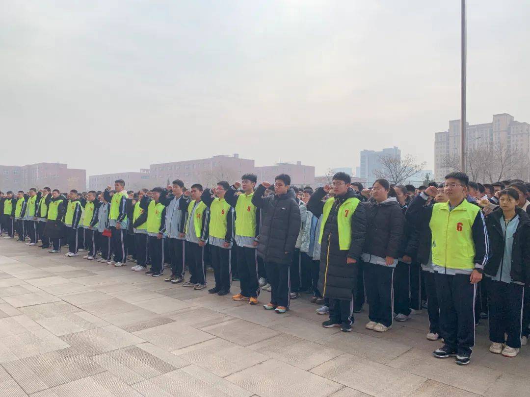 垦利实验中学举行中考百日誓师大会_梦想_定会_青春