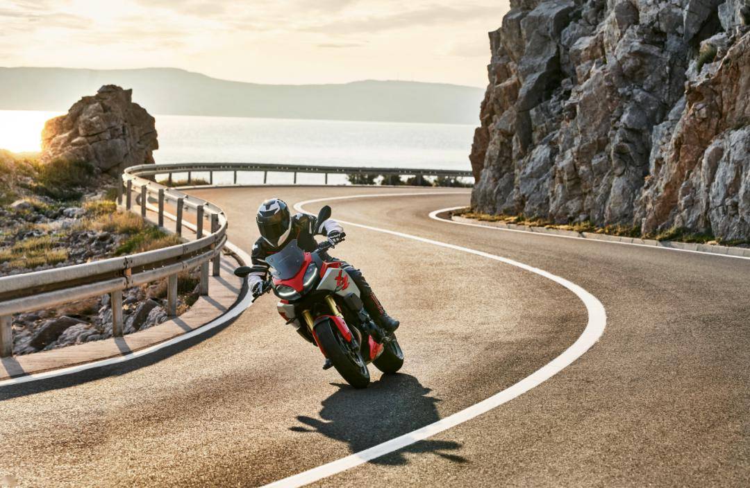 文武兼备的bmw f900xr