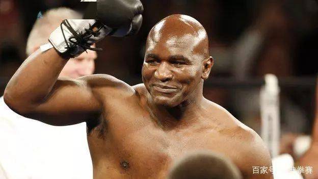 让你不得不佩服霍利菲尔德从未躲避任何强敌46岁还战斗在一线