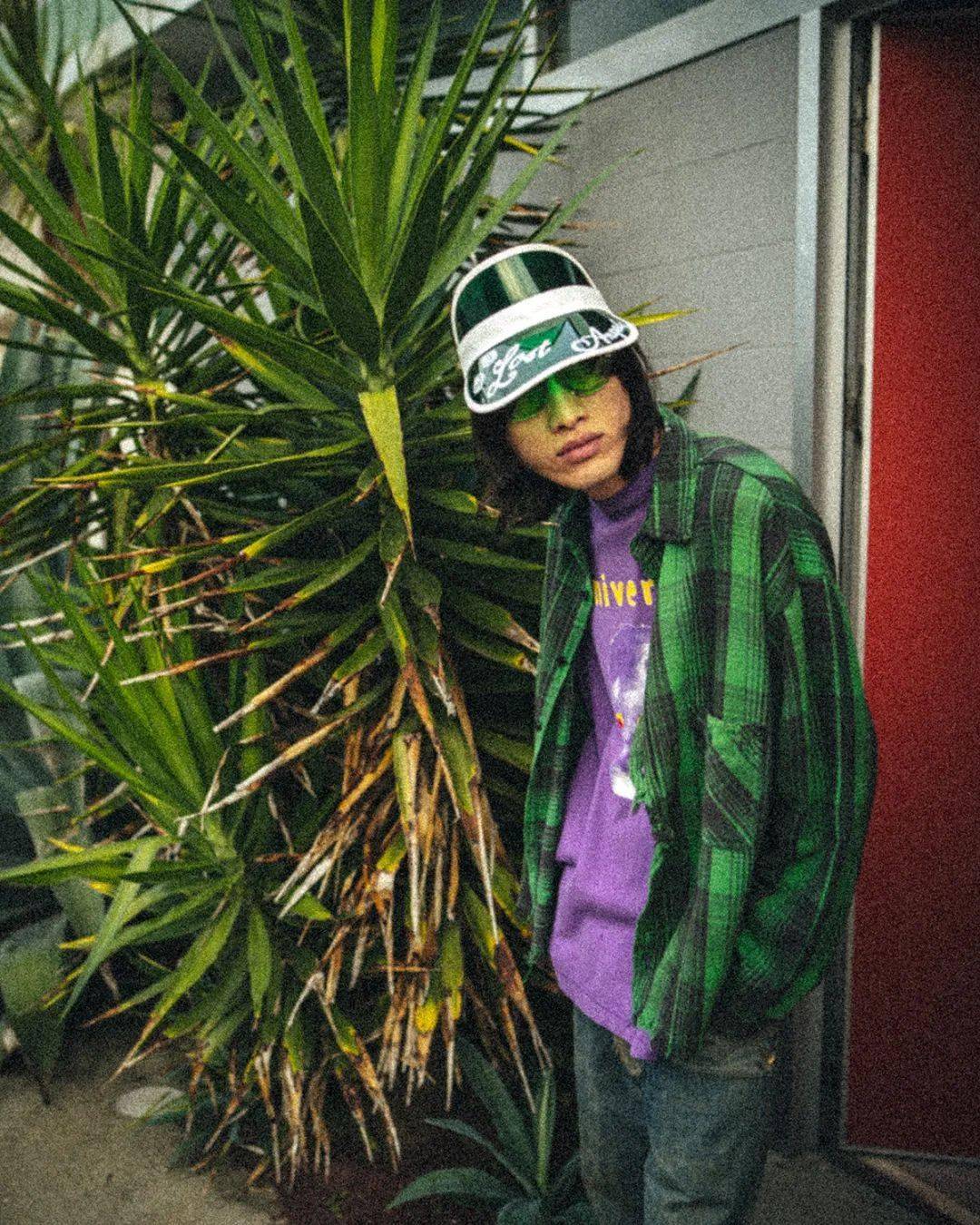 saint michael 此番联手美国知名古着店铺 round two 的主理人 sean