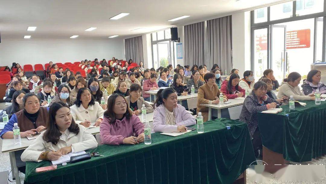 嵩明县举办职场女性心理健康知识讲座