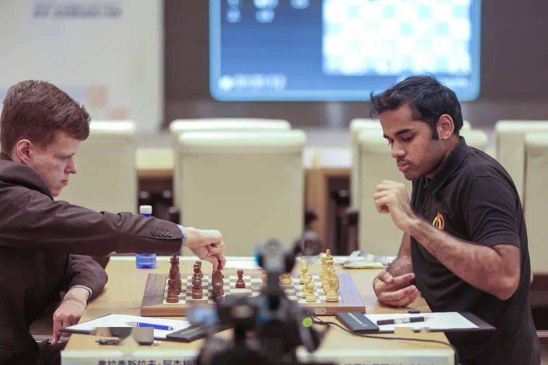 第五届龙岗国际象棋大师赛第六轮许翔宇战胜杜波夫