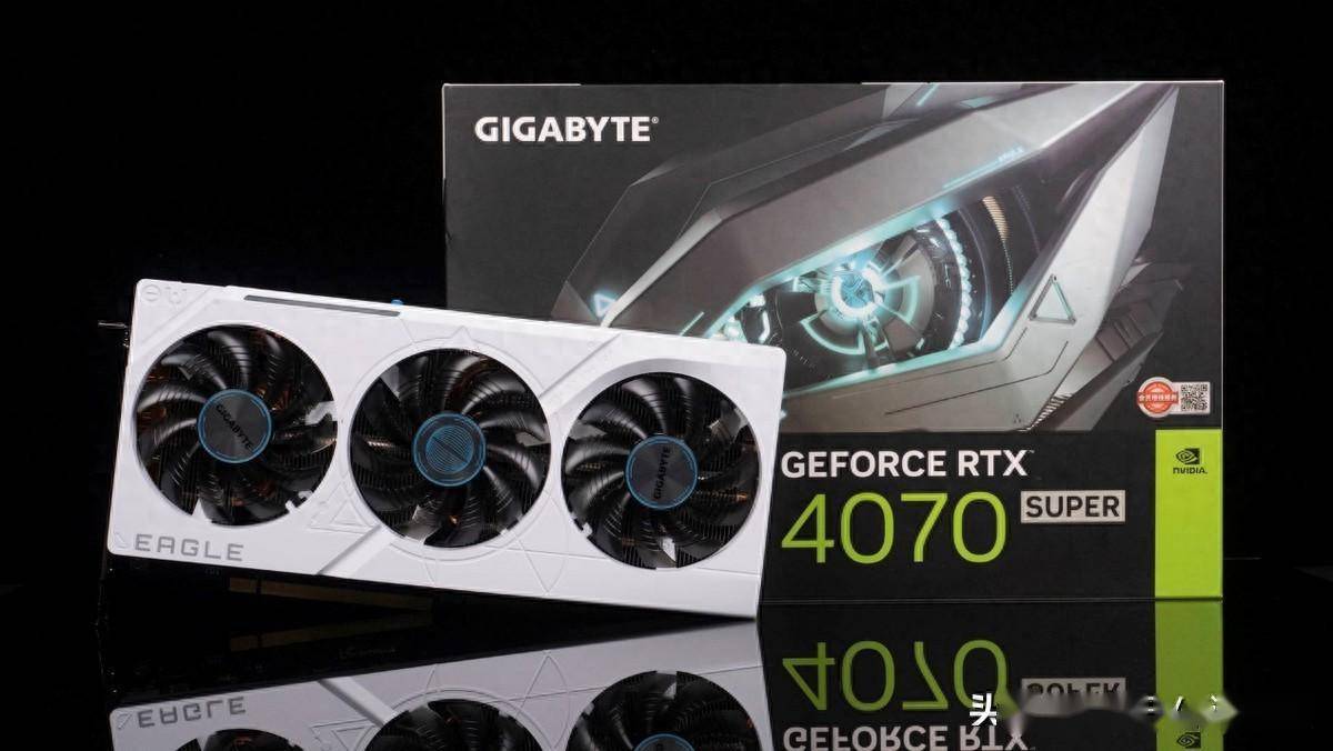 三风扇银白配色,技嘉rtx 4070 super冰猎鹰显卡评测