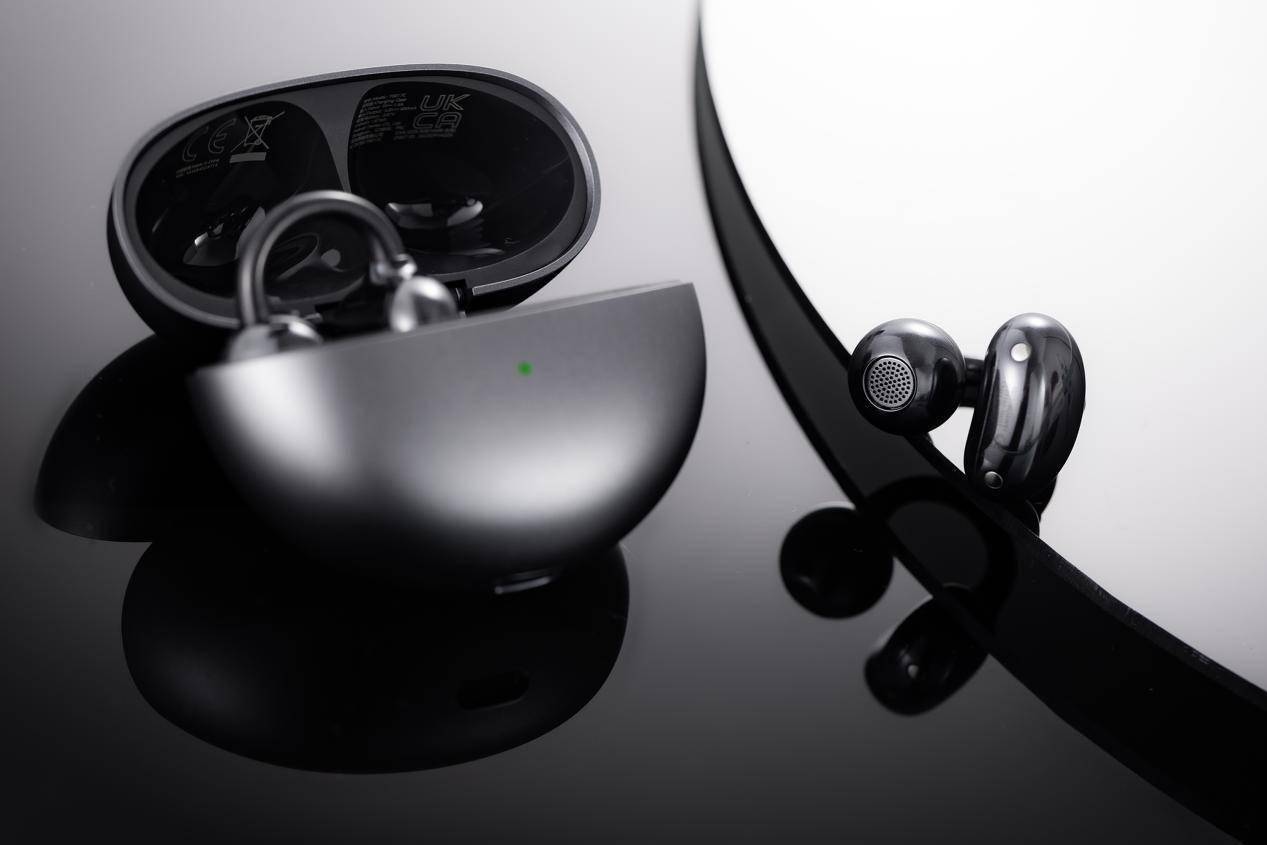 华为 freeclip 耳夹耳机的最佳搭档,当然是时尚全能的全新小折叠旗舰