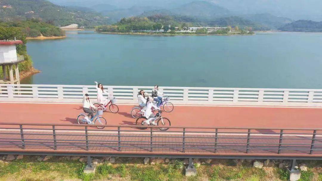 玄碧湖(大洞水库)环湖绿道位于博罗县长宁镇