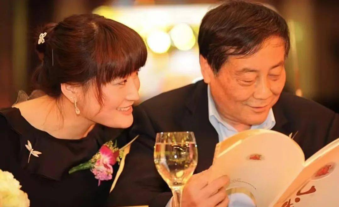 42岁继承500亿宗馥莉不结婚的秘密果然和宗庆后有关