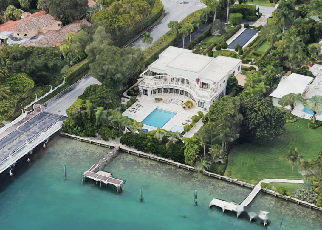 贝佐斯打败马斯克再登全球首富