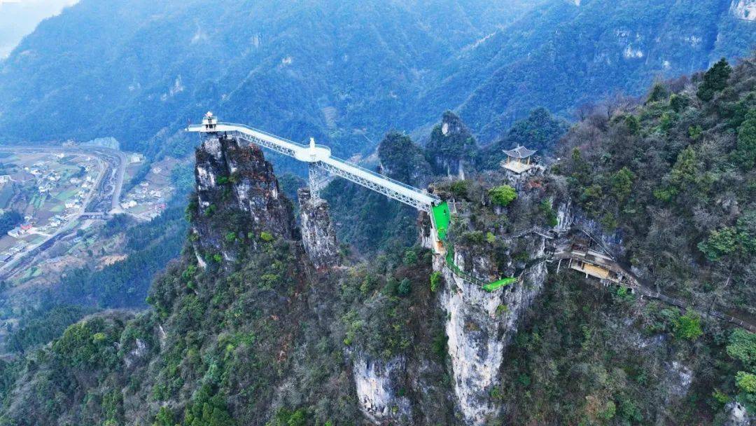 融合发展",清江方山2017年就被评定为国家4a级景区,成为长阳靓丽的