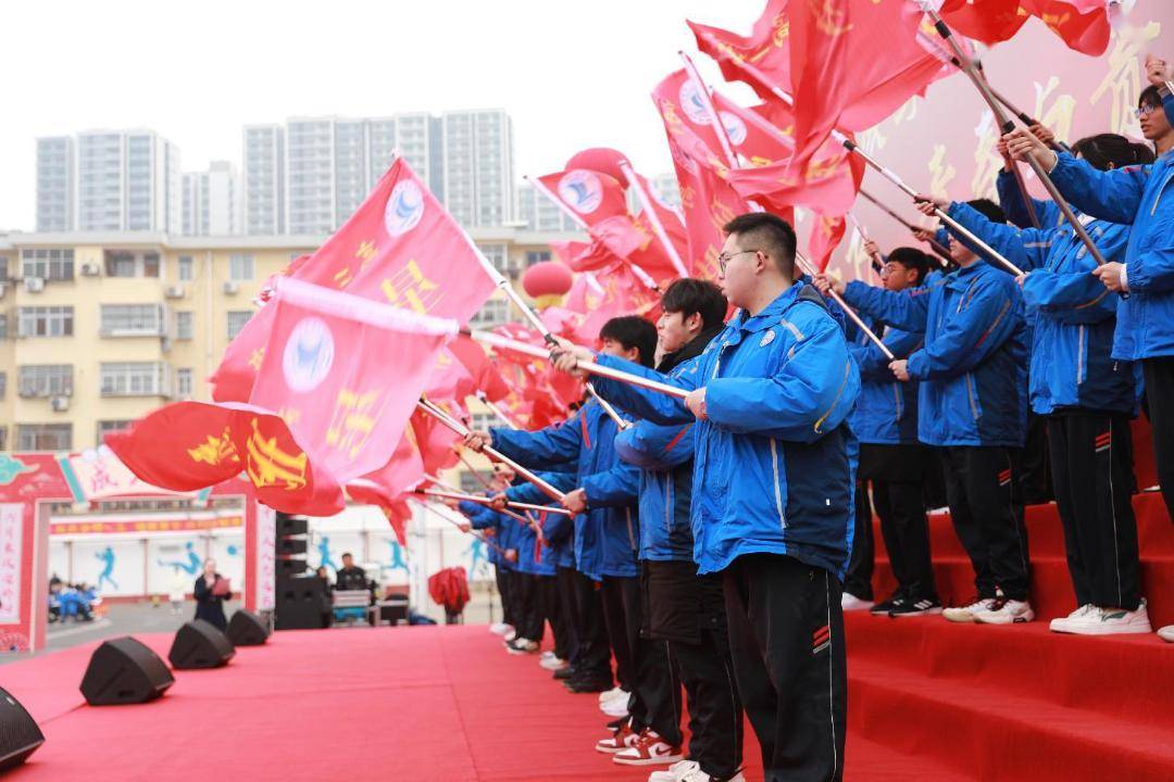 南阳市二中举行2024年高三年级成人礼暨高考百日誓师大会