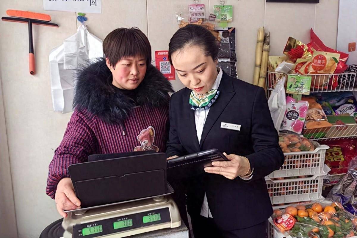 黎城农商行移动展业大显身手