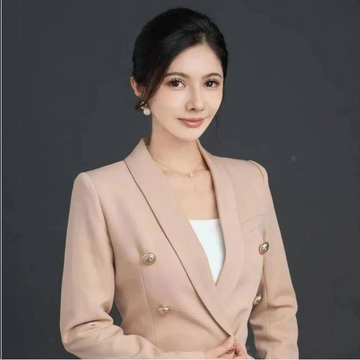 中国最年轻的女董事长图片