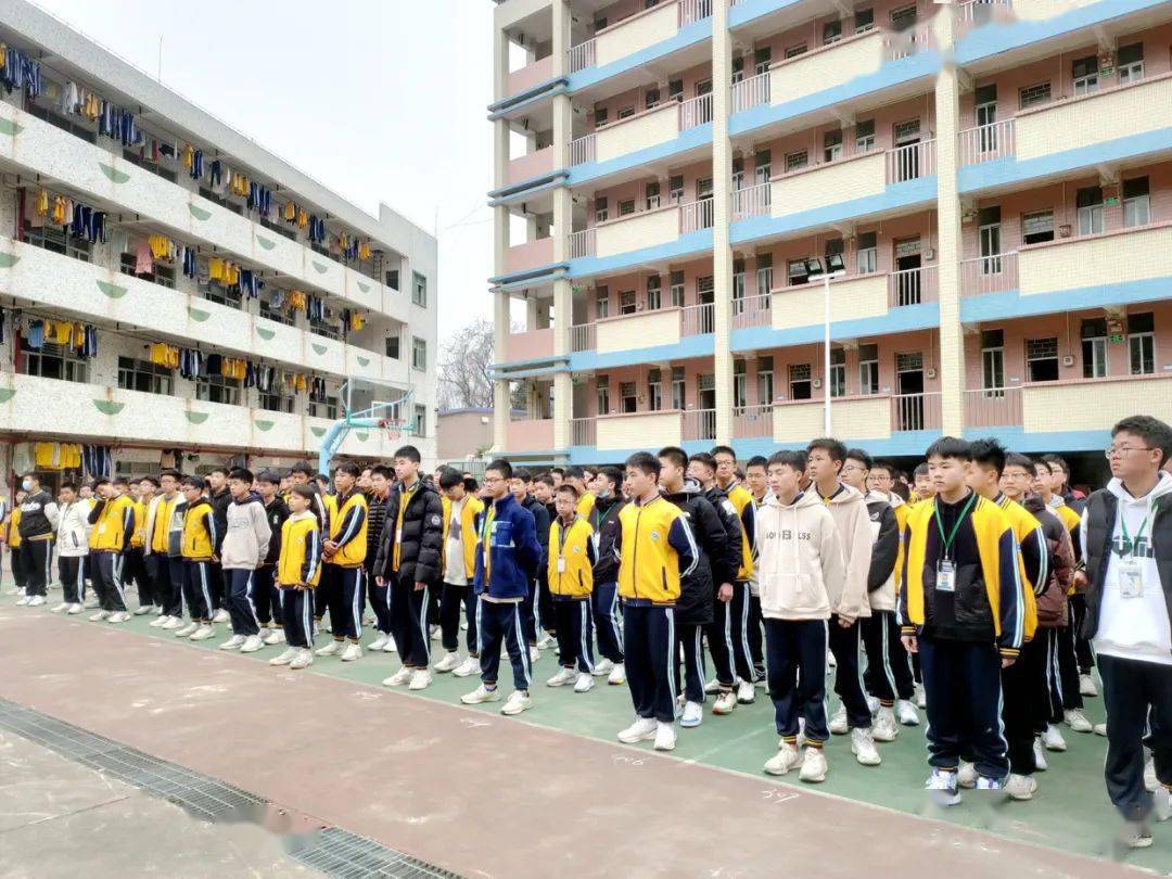 多元育人绿色旗中生命高于一切安全重于泰山旗峰中学学生宿舍突发事故