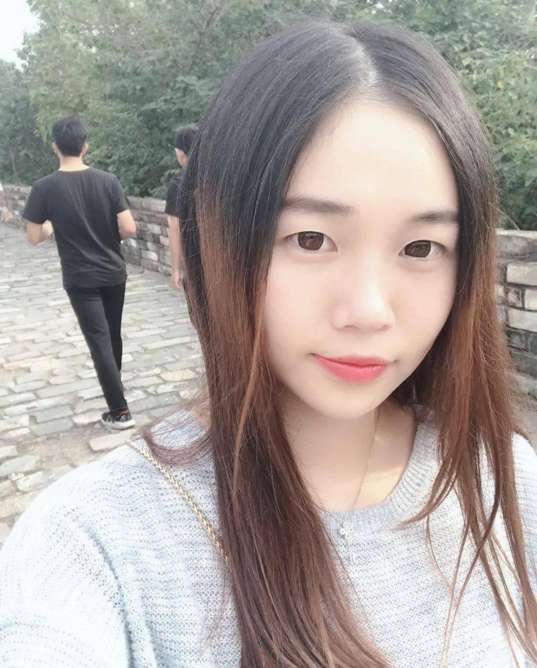 卓然而立绽放光芒致敬最美女工