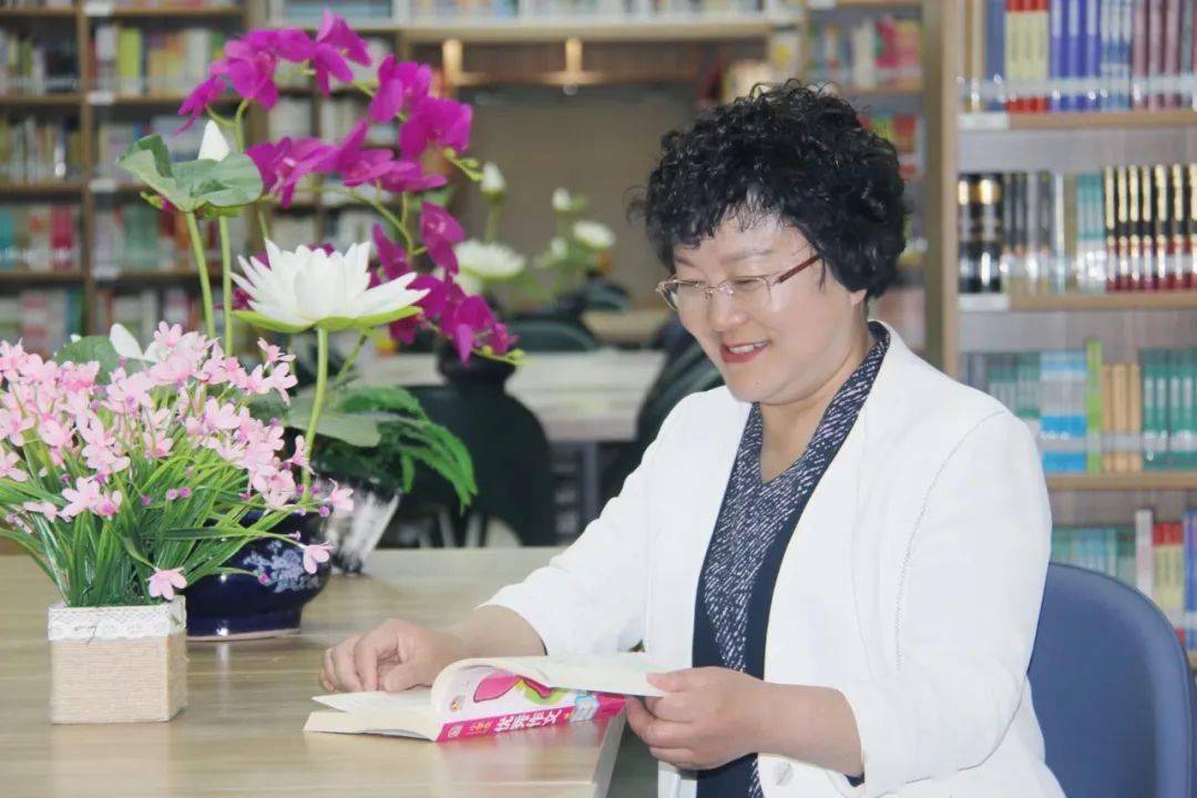 为推动全市城乡初中教育优质均衡发展,她在历任校长扎实推进的良好