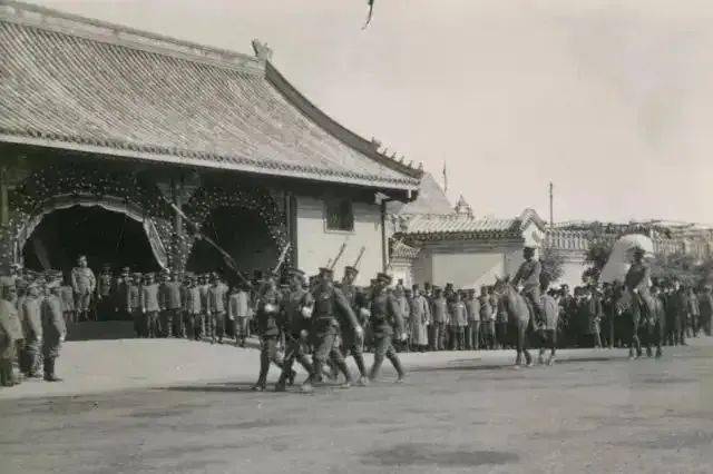 1912年2月29日,袁世凯治下的北洋军阀曹锟的第三镇一部在北京哗变