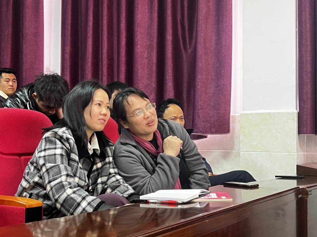 同行品教师人生桂林市第十八中学东环校区开展教师假期阅读心得分享会