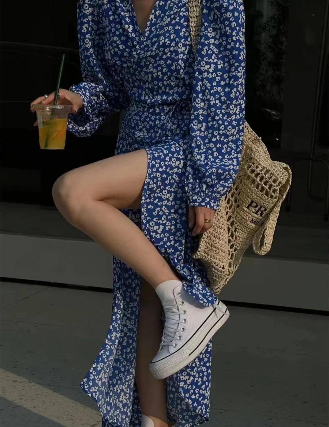 碎花裙 球鞋,吊带 小白鞋="王炸",早春照着穿就对啦,显瘦显高不挑人!