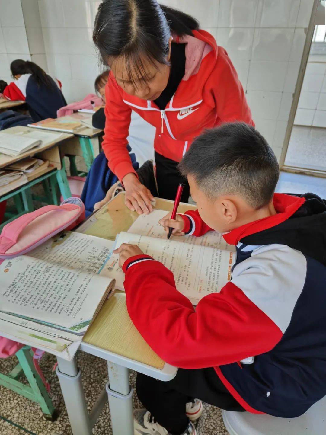 2010年9月,因工作需要调到新建的嵩阳街道上游小学工作,学校距县城近