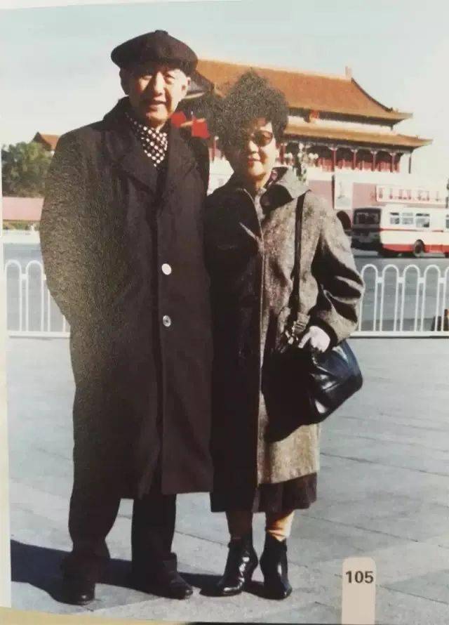 尚梦初还曾是冯远征在人艺学员班时的生活老师.