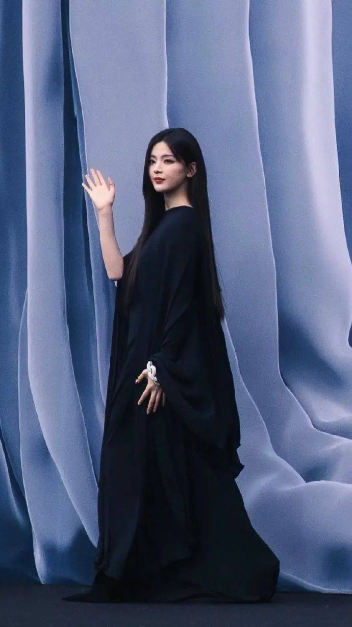 伊周星潮流lisa空降lv大秀chanel独宠jennieblackpink时装周真的赢