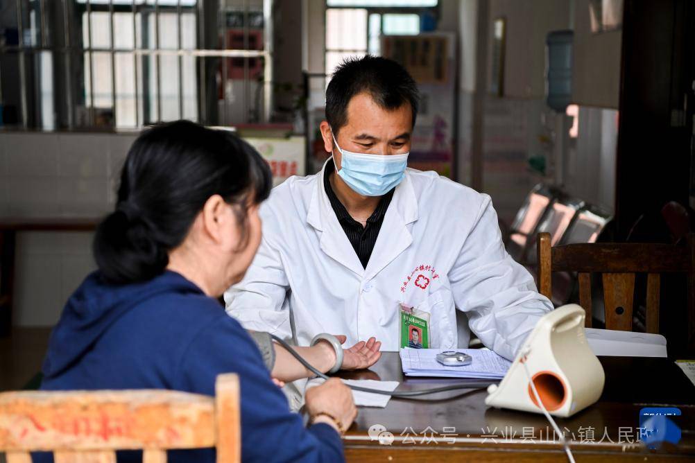 新华社山心镇乡村医生钟伟平守护村民健康