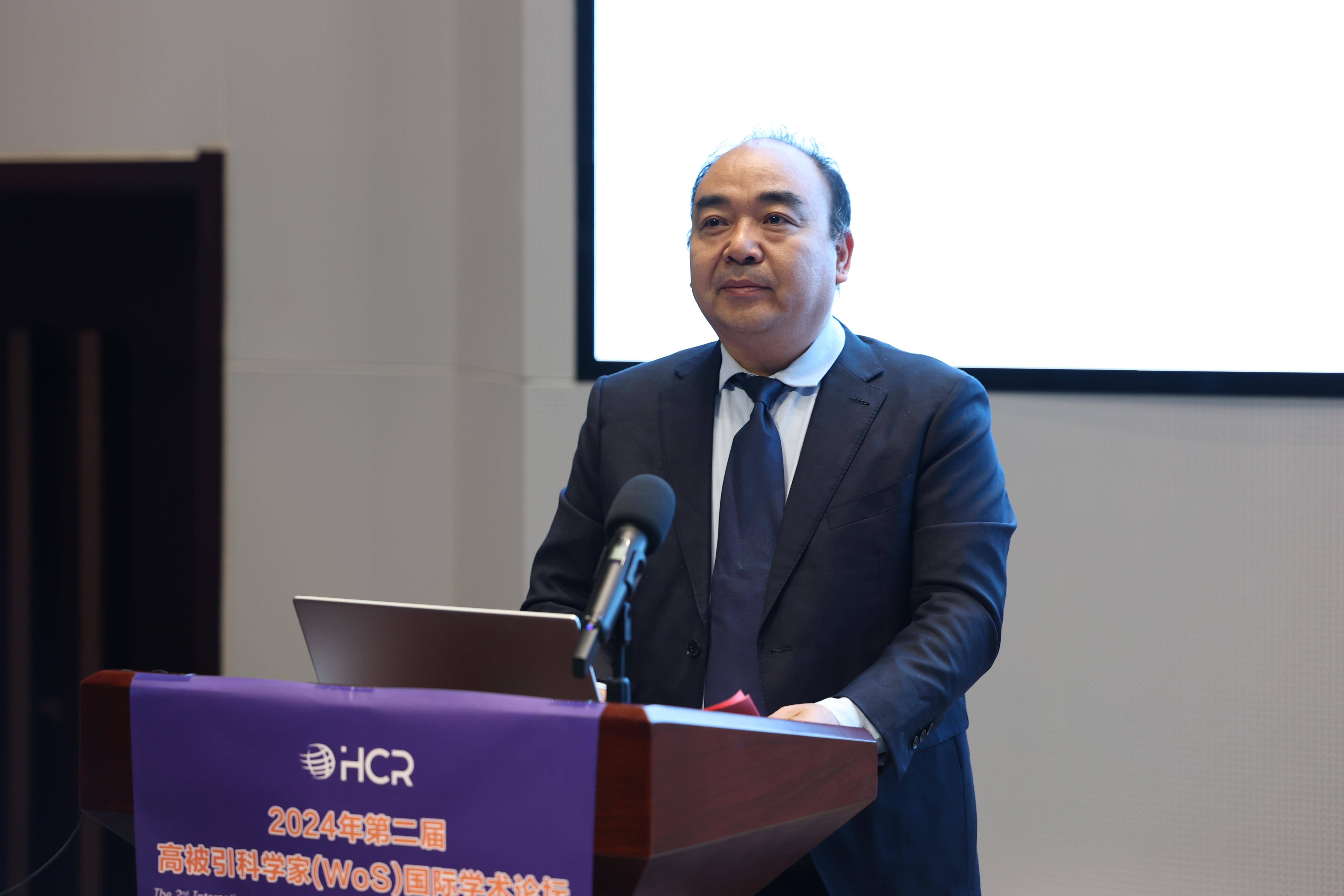 胡世雄在致辞中说,论坛在黄河交通学院举办,不仅是对学术界成果的一次