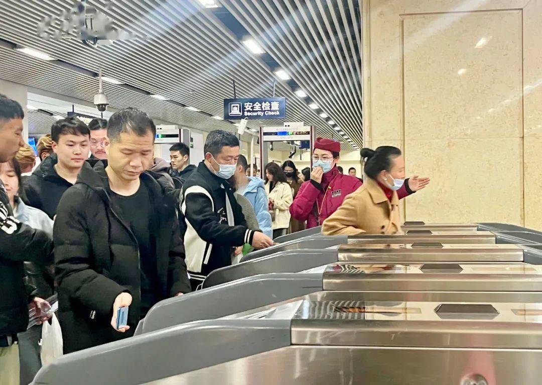 超500万武汉地铁单日客运量创今年新高