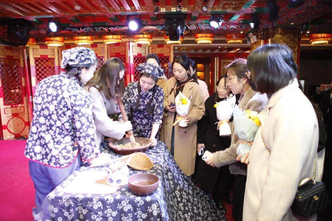 体验活动芳华悦己向美而生西安财金工会三八妇女节走进亮宝楼