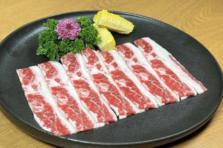 人民广场现象级烧肉店澳洲进口m9和牛4人套餐488元澳洲m9和牛刺身拼盘