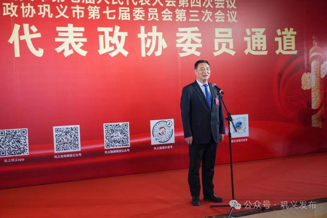 市教育局局长杨少辉说,经过三年来的加速发展,巩义教育已经站在了全新
