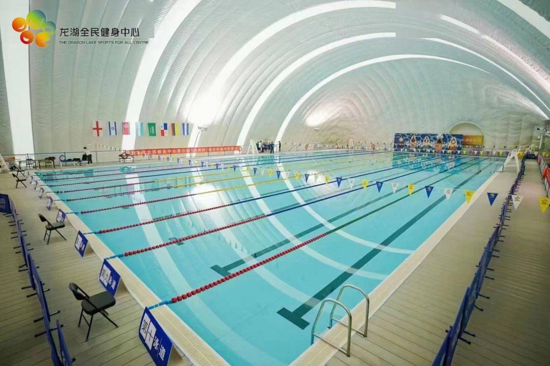 郑东龙湖全民健身中心金融岛北站b出站口西侧设有五彩缤纷,充满童心