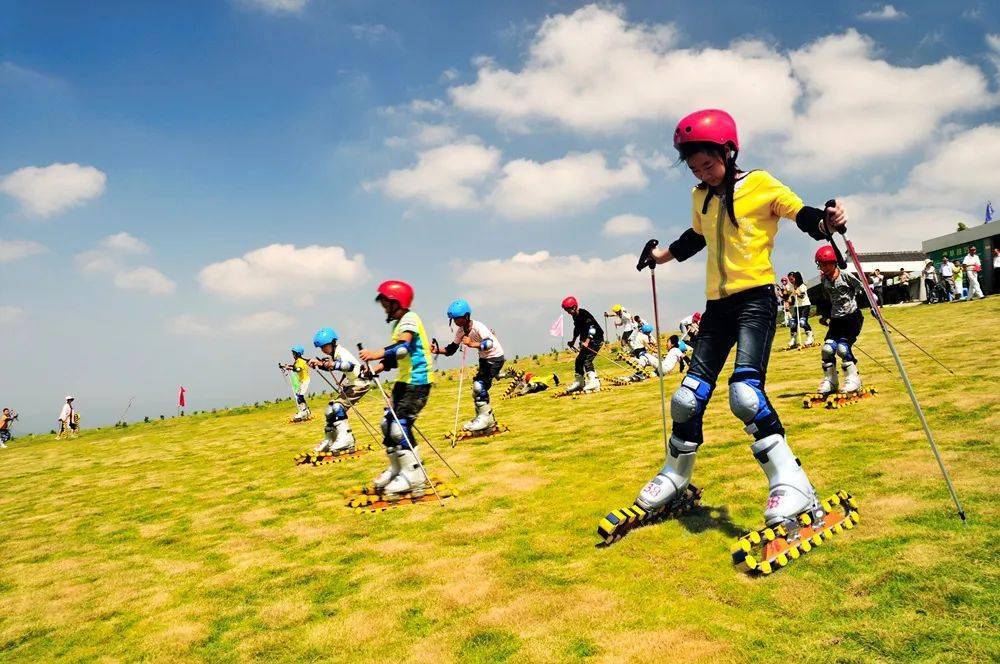 去覆卮山桃林,赏千年梯田灯光大show,不赶路冰川石浪徒步,山巅滑草