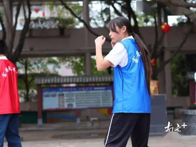 佛山校园里的散打女生:做一件很酷的事_郑洁_武术_廖志毅