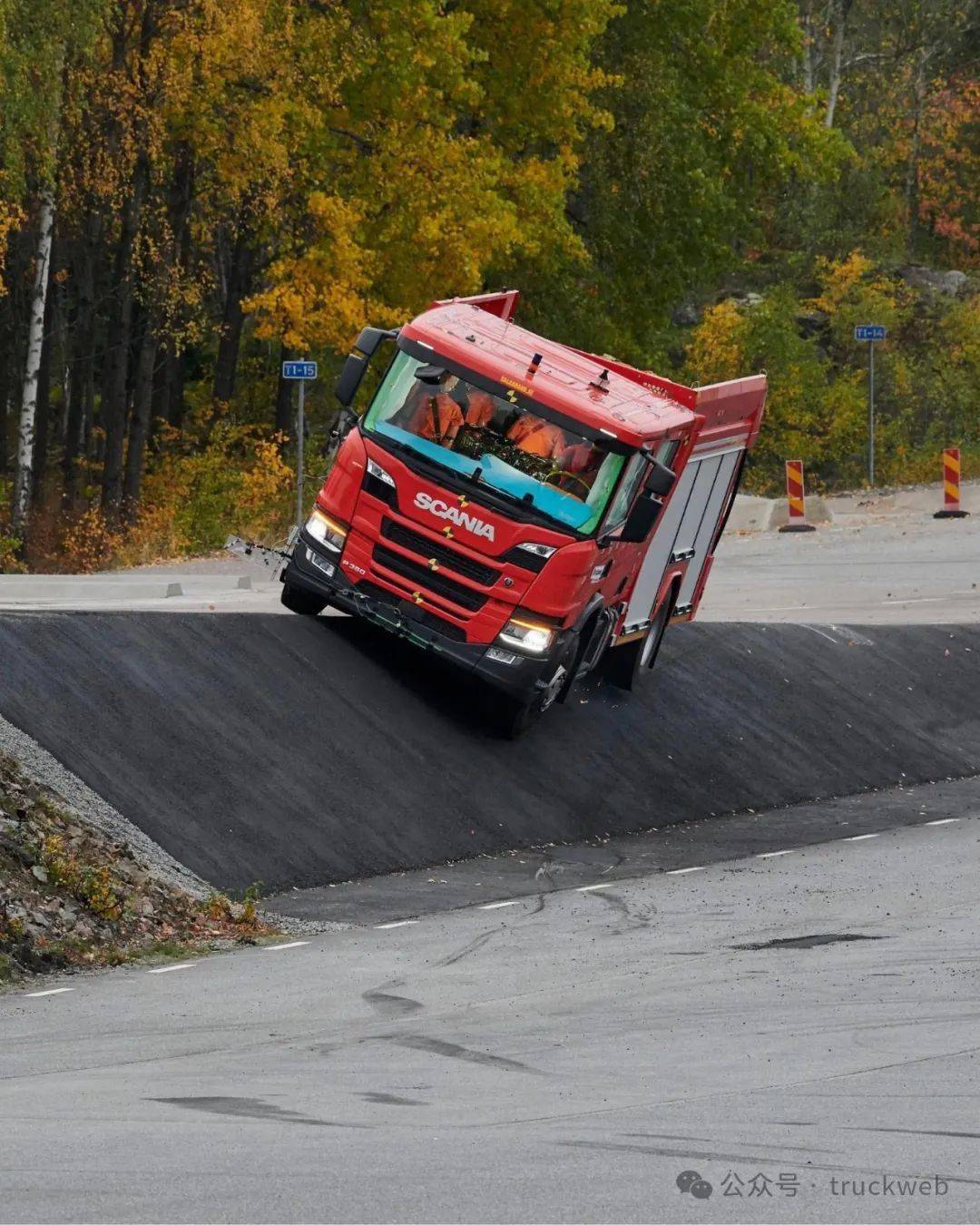 安全至上 斯堪尼亚消防车底盘的侧翻测试很刺激_搜狐汽车_搜狐网