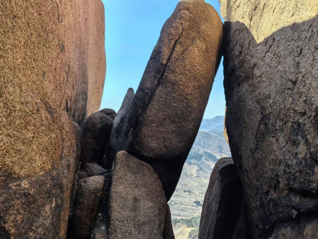 活动名称:对桩石 野线环穿(含餐)活动地点:鞍山 千山活动时间:3月16日