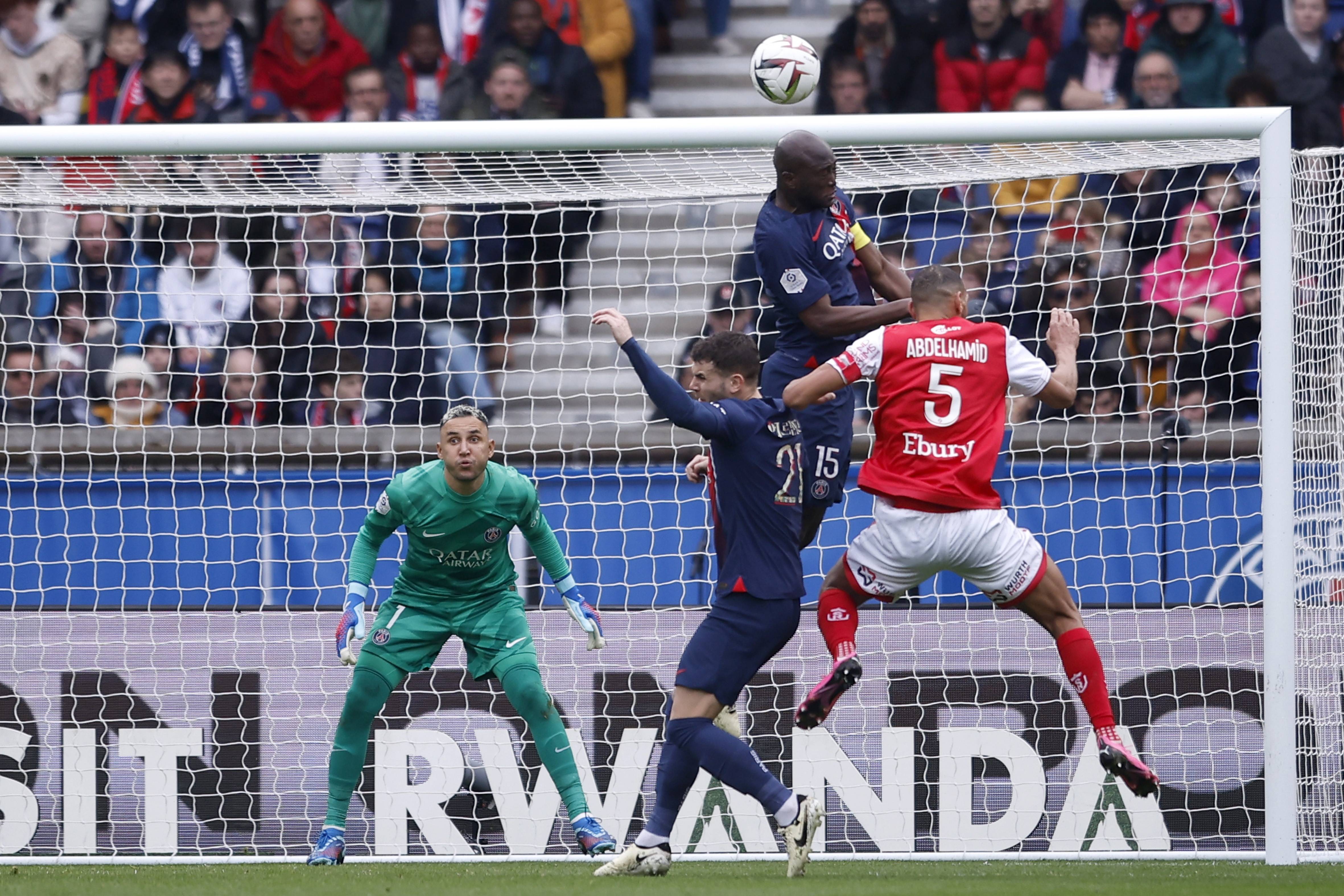 足球法甲联赛巴黎圣日耳曼战平兰斯