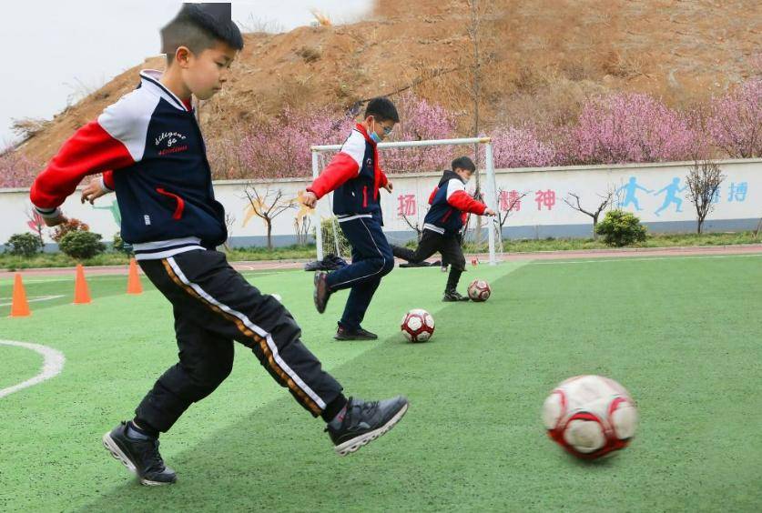 全国政协委员杨扬把课间10分钟还给孩子通过体育运动促进中小学生心理