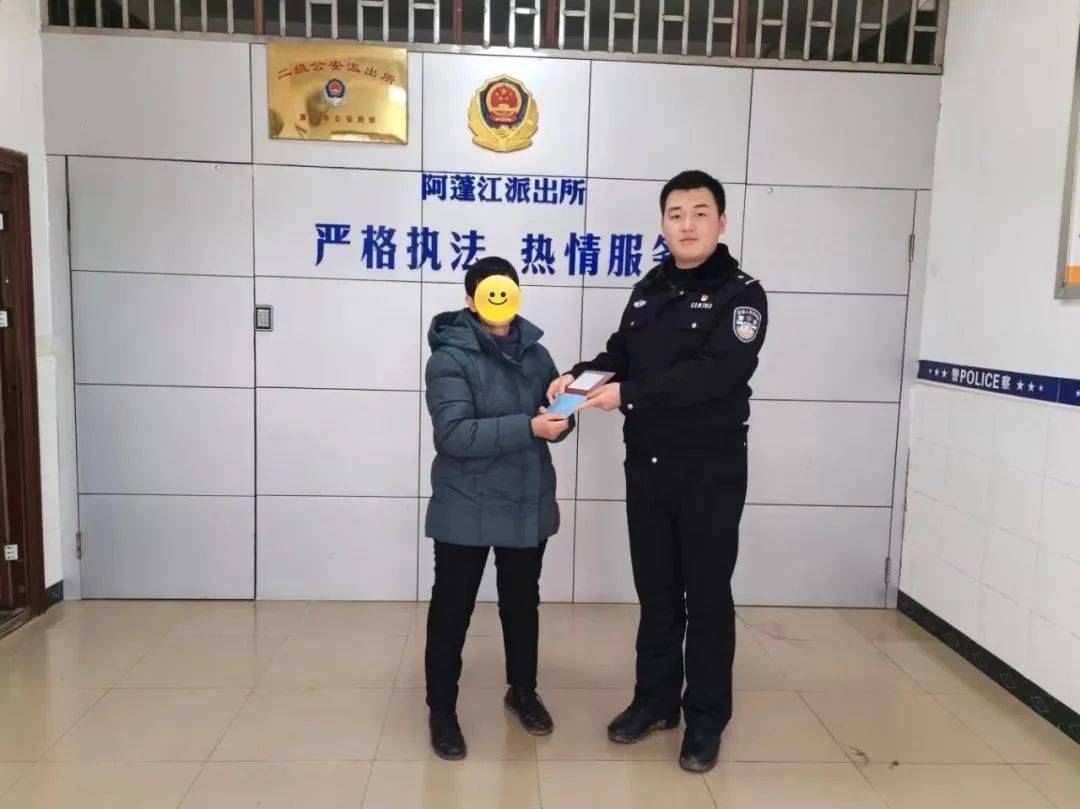 26年前她离开黔江到外地务工,后在外地成立了家庭,因文化程度不高