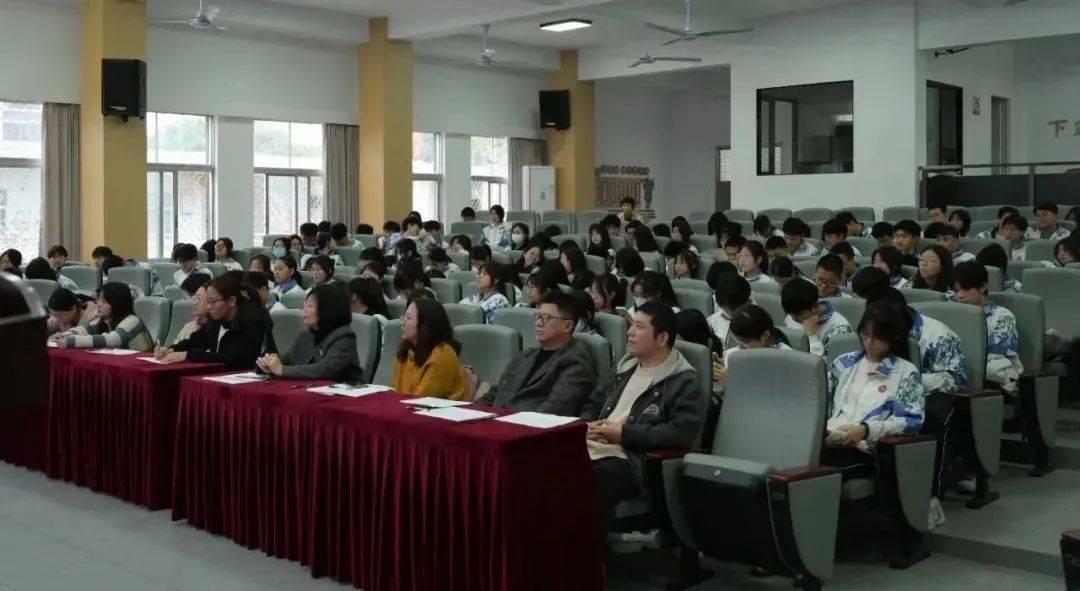 专题研习提升素养下蓬中学举办诸子散文专题研习汇报会