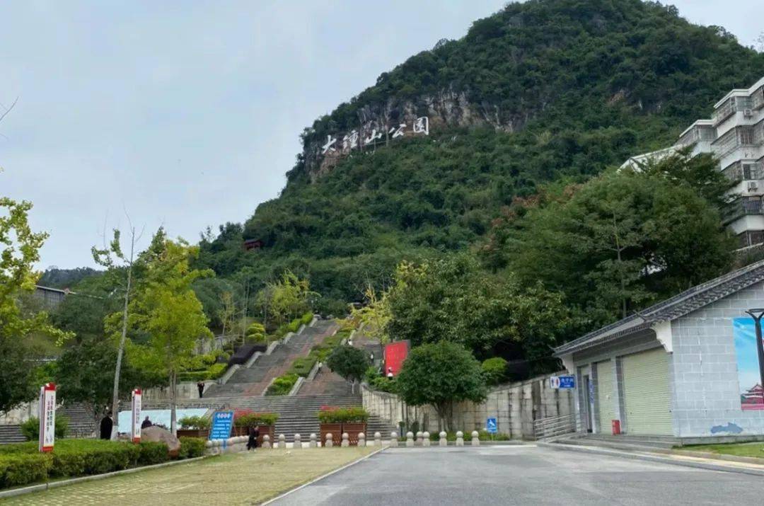 魅力贺州千年黄姚古镇天然氧吧姑婆山玉石林汽车纯玩3日游