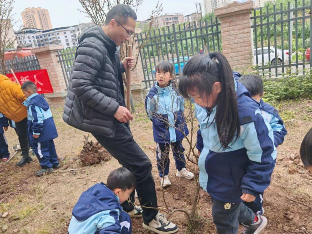 学雷锋精神做追锋少年开州区文峰小学开展学雷锋主题教育活动